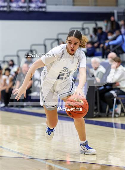 Thumbnail 3 in Blue Valley North vs Lee's Summit West - 810 Varsity Showcase photogallery.