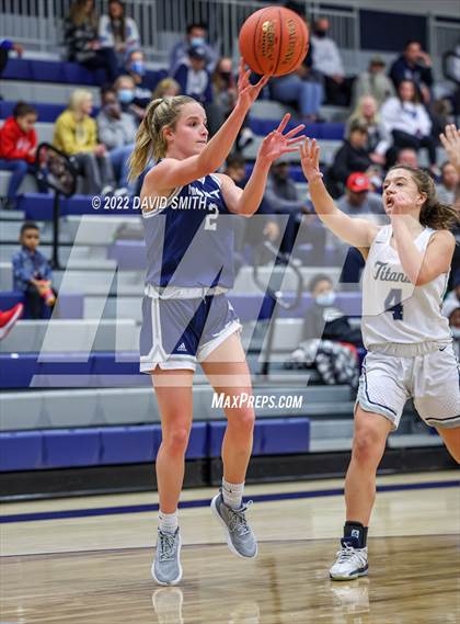Thumbnail 2 in Blue Valley North vs Lee's Summit West - 810 Varsity Showcase photogallery.