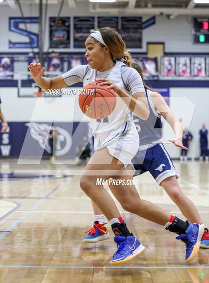 Thumbnail 2 in Blue Valley North vs Lee's Summit West - 810 Varsity Showcase photogallery.