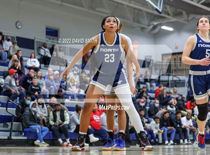 Thumbnail 3 in Blue Valley North vs Lee's Summit West - 810 Varsity Showcase photogallery.