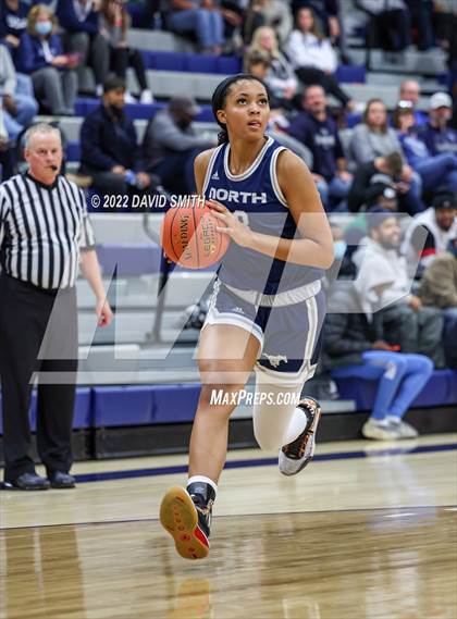 Thumbnail 1 in Blue Valley North vs Lee's Summit West - 810 Varsity Showcase photogallery.