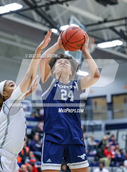 Thumbnail 2 in Blue Valley North vs Lee's Summit West - 810 Varsity Showcase photogallery.