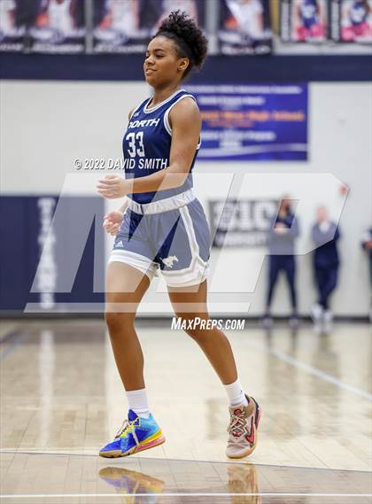 Thumbnail 2 in Blue Valley North vs Lee's Summit West - 810 Varsity Showcase photogallery.
