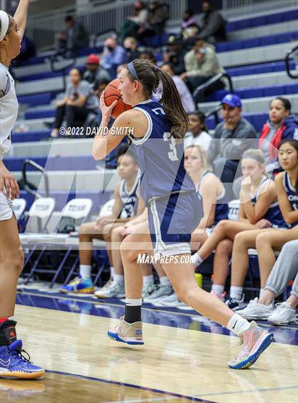 Thumbnail 2 in Blue Valley North vs Lee's Summit West - 810 Varsity Showcase photogallery.