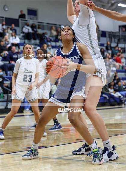 Thumbnail 2 in Blue Valley North vs Lee's Summit West - 810 Varsity Showcase photogallery.