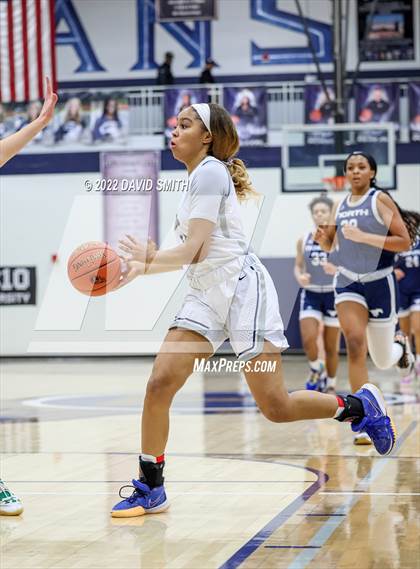Thumbnail 2 in Blue Valley North vs Lee's Summit West - 810 Varsity Showcase photogallery.