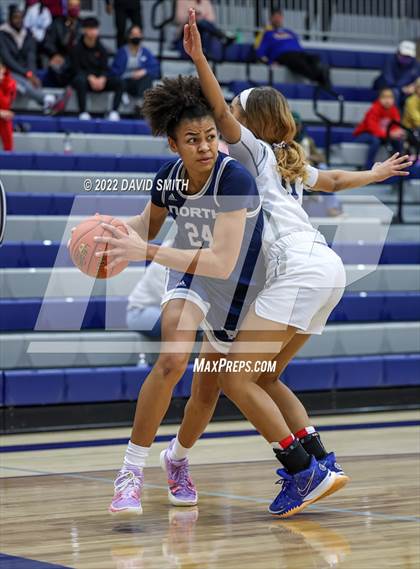 Thumbnail 1 in Blue Valley North vs Lee's Summit West - 810 Varsity Showcase photogallery.