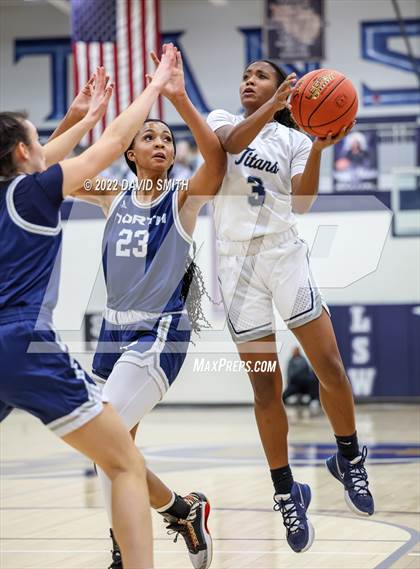 Thumbnail 2 in Blue Valley North vs Lee's Summit West - 810 Varsity Showcase photogallery.