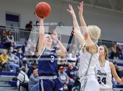 Thumbnail 3 in Blue Valley North vs Lee's Summit West - 810 Varsity Showcase photogallery.
