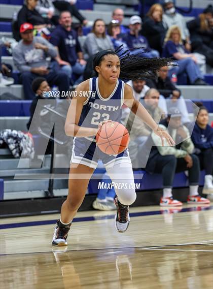 Thumbnail 1 in Blue Valley North vs Lee's Summit West - 810 Varsity Showcase photogallery.