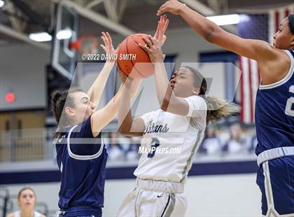 Thumbnail 3 in Blue Valley North vs Lee's Summit West - 810 Varsity Showcase photogallery.