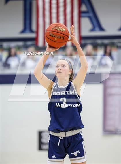 Thumbnail 3 in Blue Valley North vs Lee's Summit West - 810 Varsity Showcase photogallery.