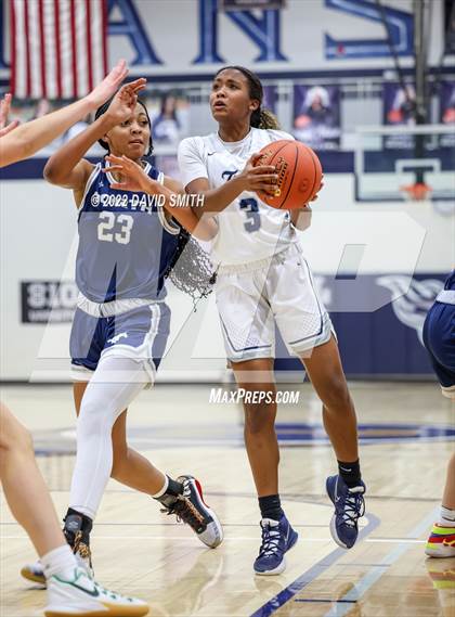 Thumbnail 1 in Blue Valley North vs Lee's Summit West - 810 Varsity Showcase photogallery.