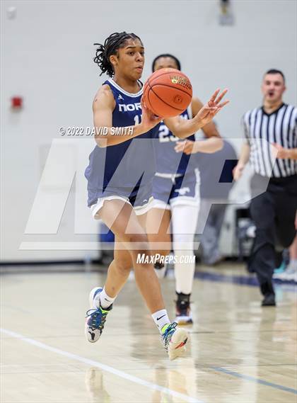 Thumbnail 3 in Blue Valley North vs Lee's Summit West - 810 Varsity Showcase photogallery.
