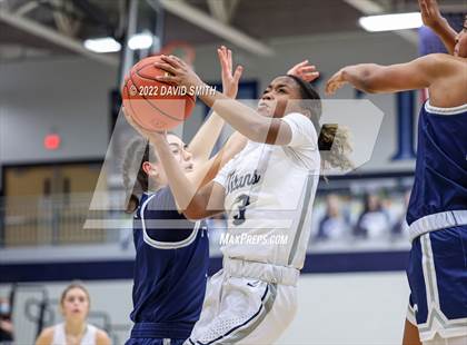 Thumbnail 1 in Blue Valley North vs Lee's Summit West - 810 Varsity Showcase photogallery.