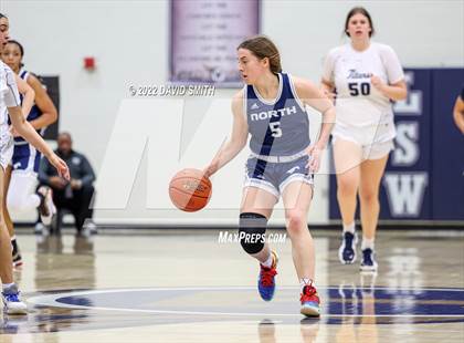 Thumbnail 3 in Blue Valley North vs Lee's Summit West - 810 Varsity Showcase photogallery.