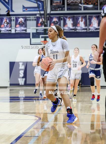 Thumbnail 3 in Blue Valley North vs Lee's Summit West - 810 Varsity Showcase photogallery.