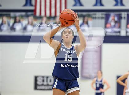 Thumbnail 2 in Blue Valley North vs Lee's Summit West - 810 Varsity Showcase photogallery.