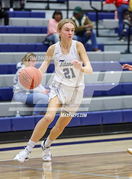 Thumbnail 3 in Blue Valley North vs Lee's Summit West - 810 Varsity Showcase photogallery.