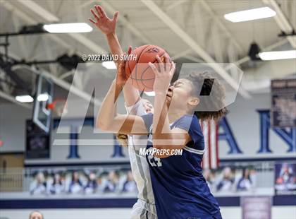 Thumbnail 2 in Blue Valley North vs Lee's Summit West - 810 Varsity Showcase photogallery.