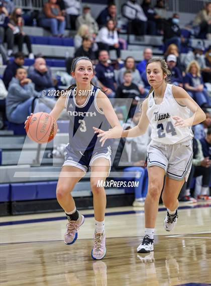Thumbnail 3 in Blue Valley North vs Lee's Summit West - 810 Varsity Showcase photogallery.