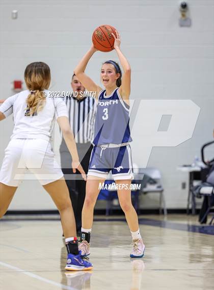 Thumbnail 3 in Blue Valley North vs Lee's Summit West - 810 Varsity Showcase photogallery.