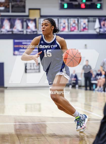 Thumbnail 3 in Blue Valley North vs Lee's Summit West - 810 Varsity Showcase photogallery.