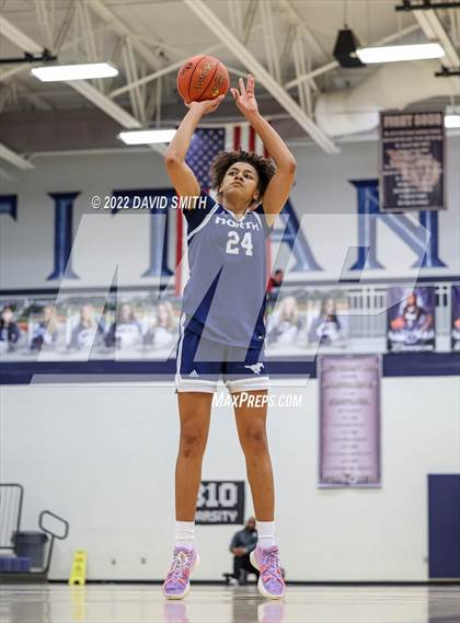 Thumbnail 2 in Blue Valley North vs Lee's Summit West - 810 Varsity Showcase photogallery.