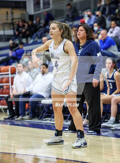 Thumbnail 3 in Blue Valley North vs Lee's Summit West - 810 Varsity Showcase photogallery.