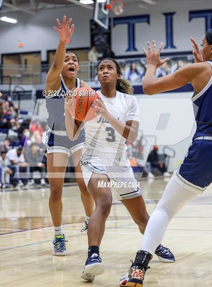 Thumbnail 3 in Blue Valley North vs Lee's Summit West - 810 Varsity Showcase photogallery.