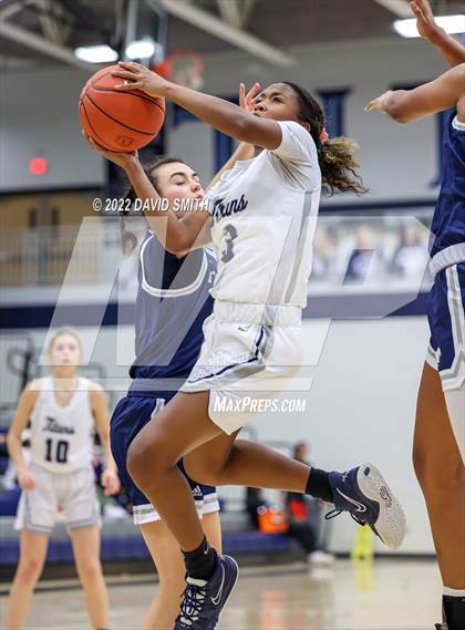 Thumbnail 2 in Blue Valley North vs Lee's Summit West - 810 Varsity Showcase photogallery.