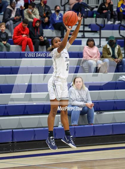 Thumbnail 3 in Blue Valley North vs Lee's Summit West - 810 Varsity Showcase photogallery.