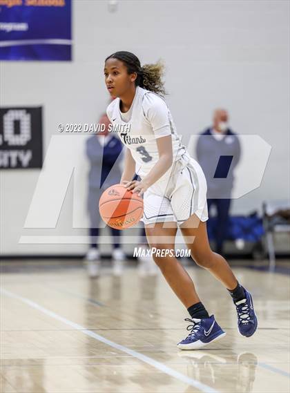 Thumbnail 1 in Blue Valley North vs Lee's Summit West - 810 Varsity Showcase photogallery.