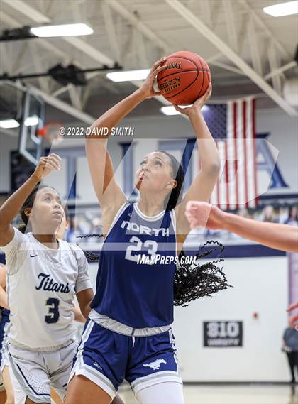 Thumbnail 2 in Blue Valley North vs Lee's Summit West - 810 Varsity Showcase photogallery.