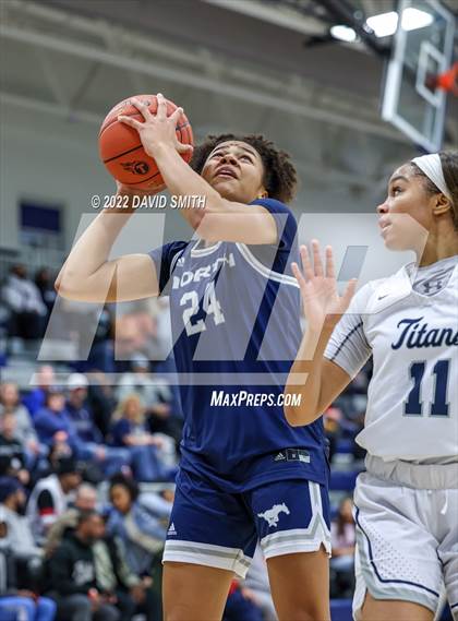 Thumbnail 3 in Blue Valley North vs Lee's Summit West - 810 Varsity Showcase photogallery.