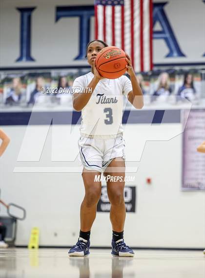 Thumbnail 1 in Blue Valley North vs Lee's Summit West - 810 Varsity Showcase photogallery.