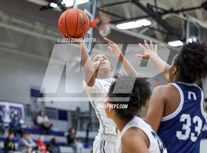 Thumbnail 2 in Blue Valley North vs Lee's Summit West - 810 Varsity Showcase photogallery.