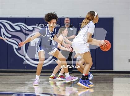Thumbnail 1 in Blue Valley North vs Lee's Summit West - 810 Varsity Showcase photogallery.