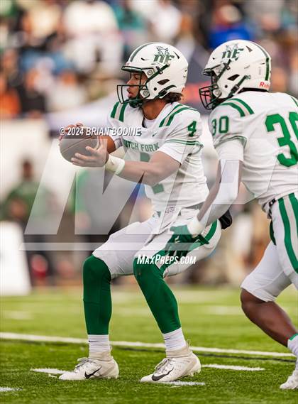 Thumbnail 3 in Dutch Fork vs Summerville (SCHSL 5A Div. 1 Final) photogallery.
