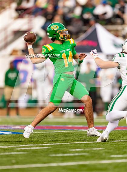 Thumbnail 3 in Dutch Fork vs Summerville (SCHSL 5A Div. 1 Final) photogallery.