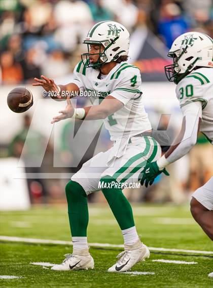 Thumbnail 2 in Dutch Fork vs Summerville (SCHSL 5A Div. 1 Final) photogallery.