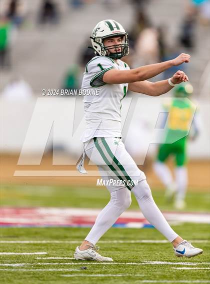 Thumbnail 1 in Dutch Fork vs Summerville (SCHSL 5A Div. 1 Final) photogallery.