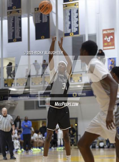 Thumbnail 1 in Bolingbrook vs. Vashon (Bank Of O'Fallon Shootout) photogallery.