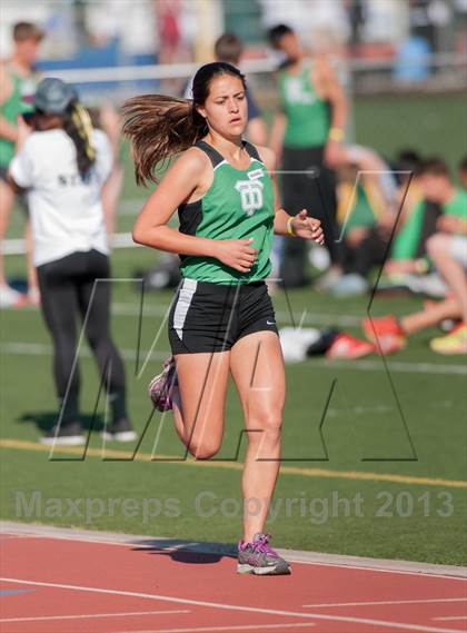 Thumbnail 2 in 2013 Ventura Invitational Girls FR/SH 4X1600 Relay photogallery.
