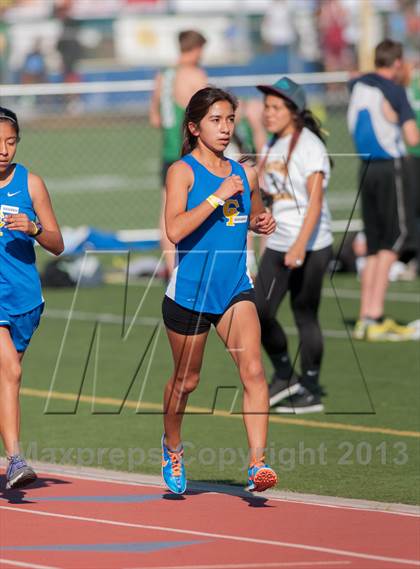 Thumbnail 3 in 2013 Ventura Invitational Girls FR/SH 4X1600 Relay photogallery.