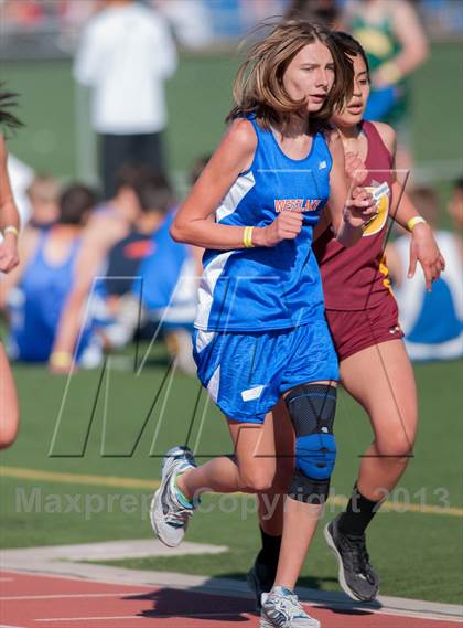 Thumbnail 2 in 2013 Ventura Invitational Girls FR/SH 4X1600 Relay photogallery.