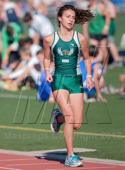 Thumbnail 3 in 2013 Ventura Invitational Girls FR/SH 4X1600 Relay photogallery.