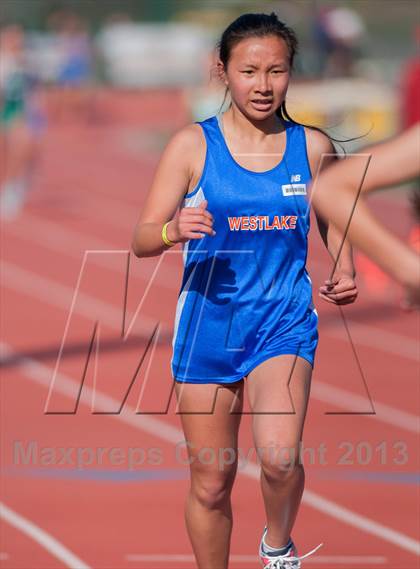 Thumbnail 2 in 2013 Ventura Invitational Girls FR/SH 4X1600 Relay photogallery.