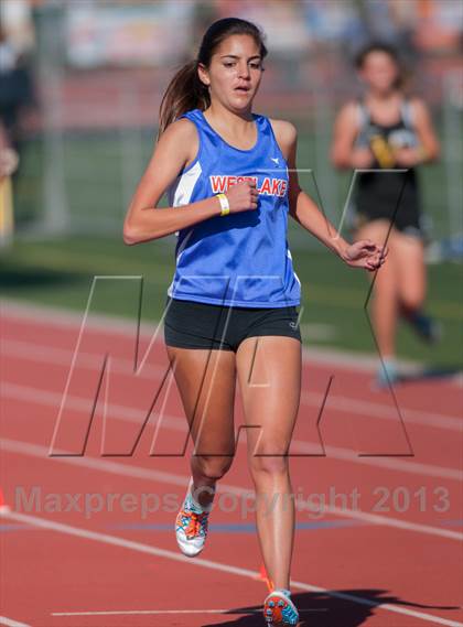 Thumbnail 2 in 2013 Ventura Invitational Girls FR/SH 4X1600 Relay photogallery.