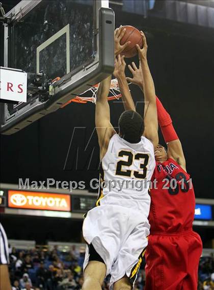 Thumbnail 2 in Lutheran vs. Bishop O'Dowd (CIF State D3 Final) photogallery.